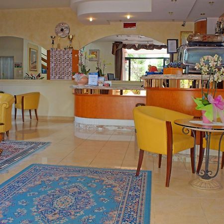 Hotel River Fronte Mare Con Piscina ريميني المظهر الخارجي الصورة