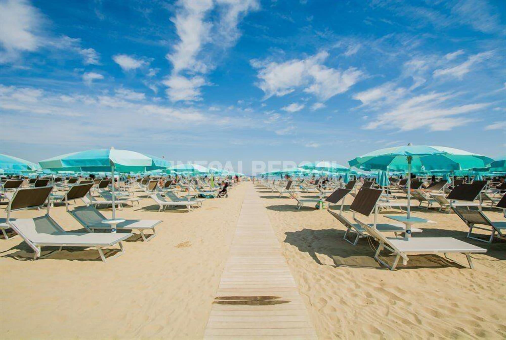 Hotel River Fronte Mare Con Piscina ريميني المظهر الخارجي الصورة
