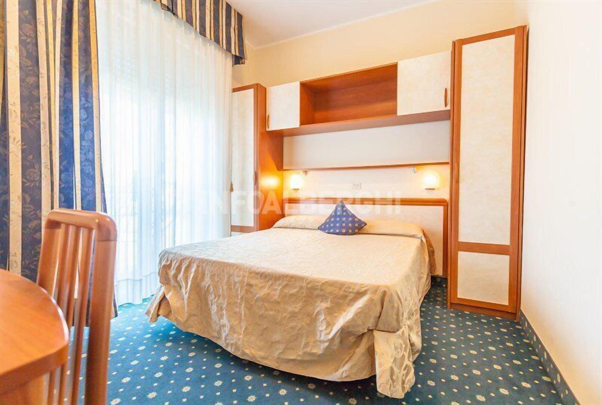 Hotel River Fronte Mare Con Piscina ريميني المظهر الخارجي الصورة