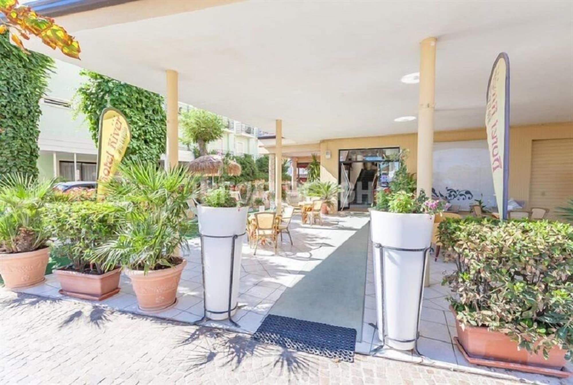 Hotel River Fronte Mare Con Piscina ريميني المظهر الخارجي الصورة