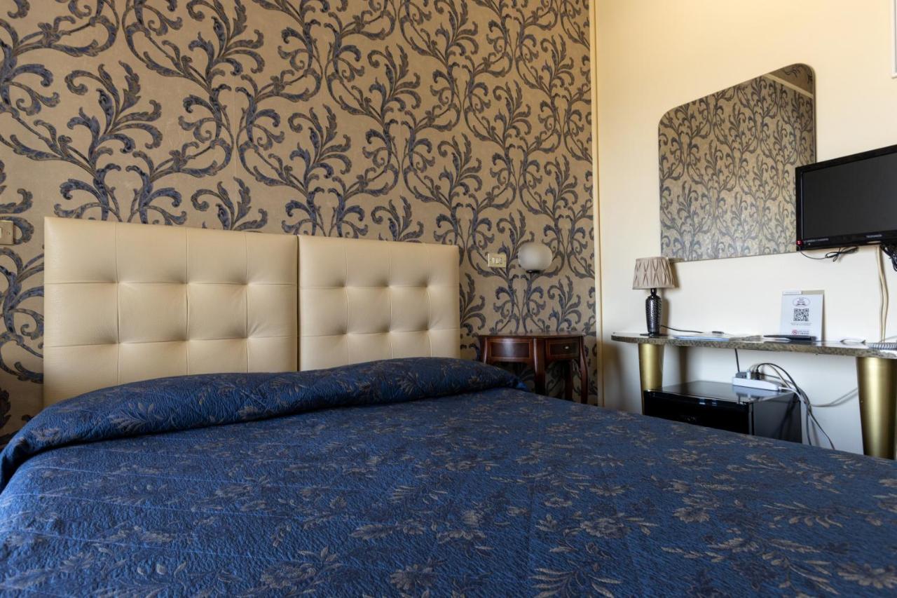 Hotel River Fronte Mare Con Piscina ريميني المظهر الخارجي الصورة