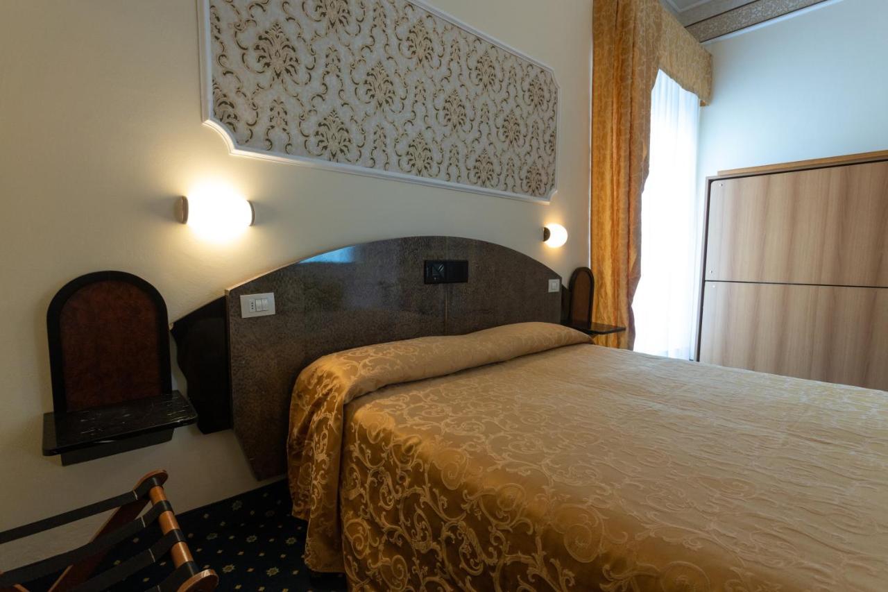 Hotel River Fronte Mare Con Piscina ريميني المظهر الخارجي الصورة