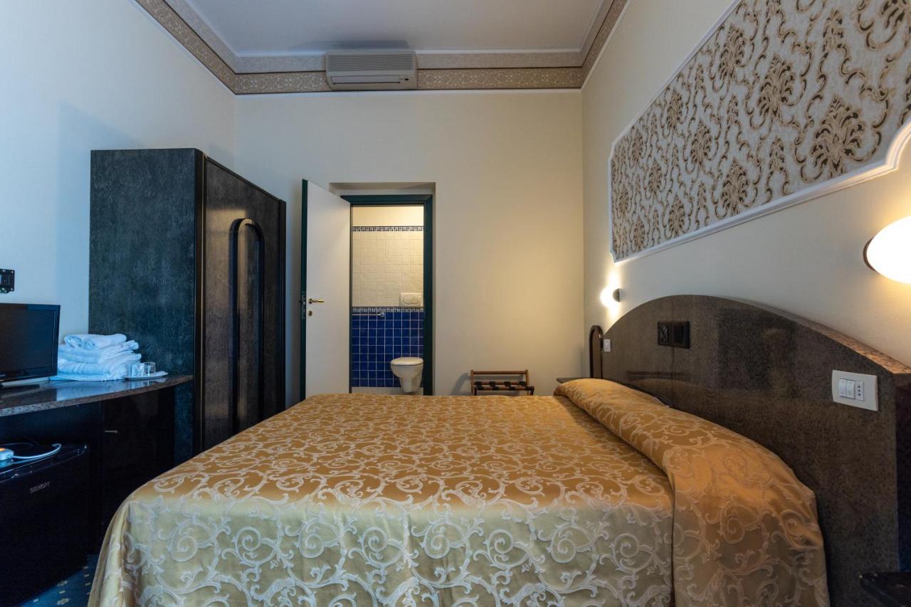 Hotel River Fronte Mare Con Piscina ريميني المظهر الخارجي الصورة