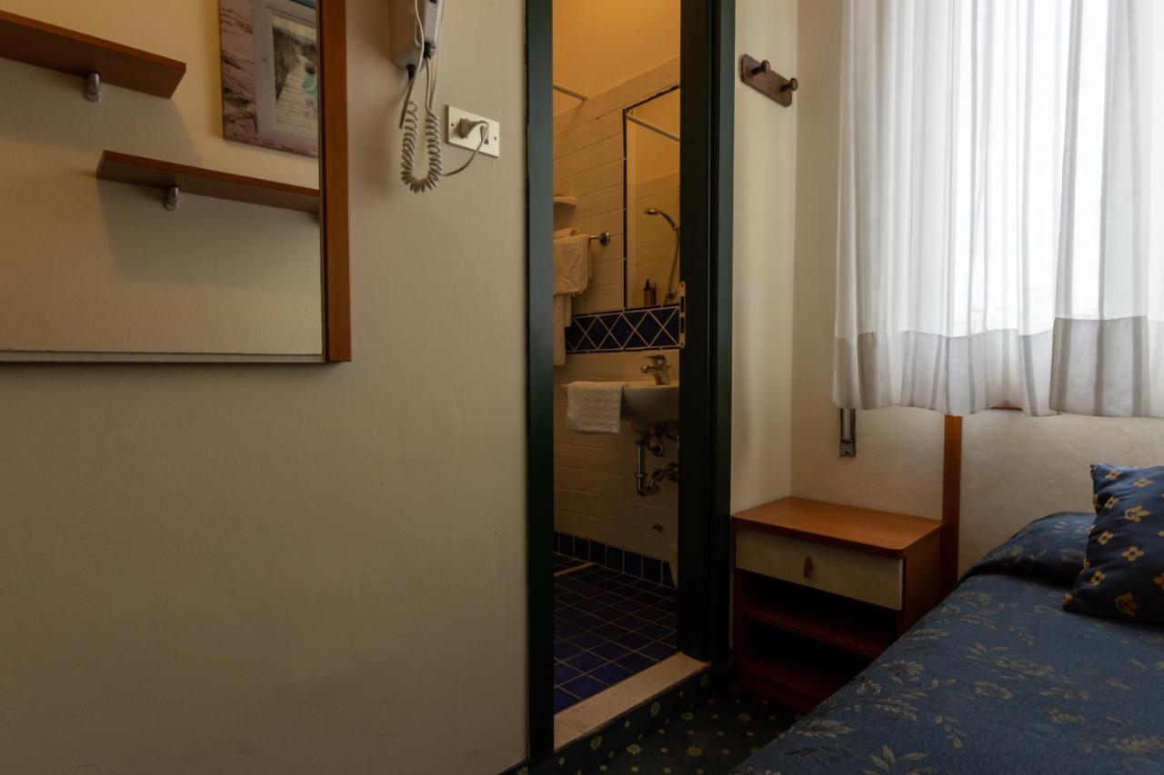 Hotel River Fronte Mare Con Piscina ريميني المظهر الخارجي الصورة