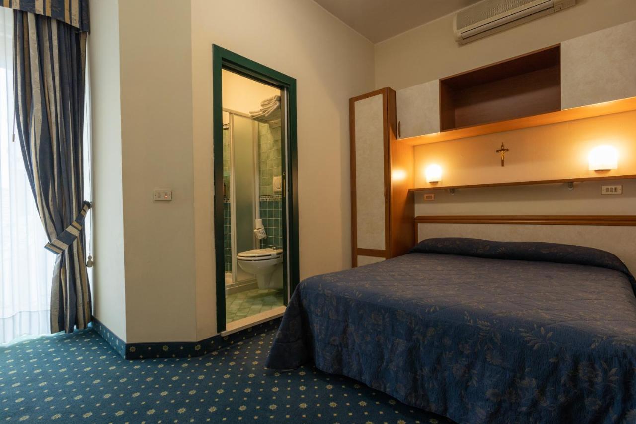 Hotel River Fronte Mare Con Piscina ريميني المظهر الخارجي الصورة