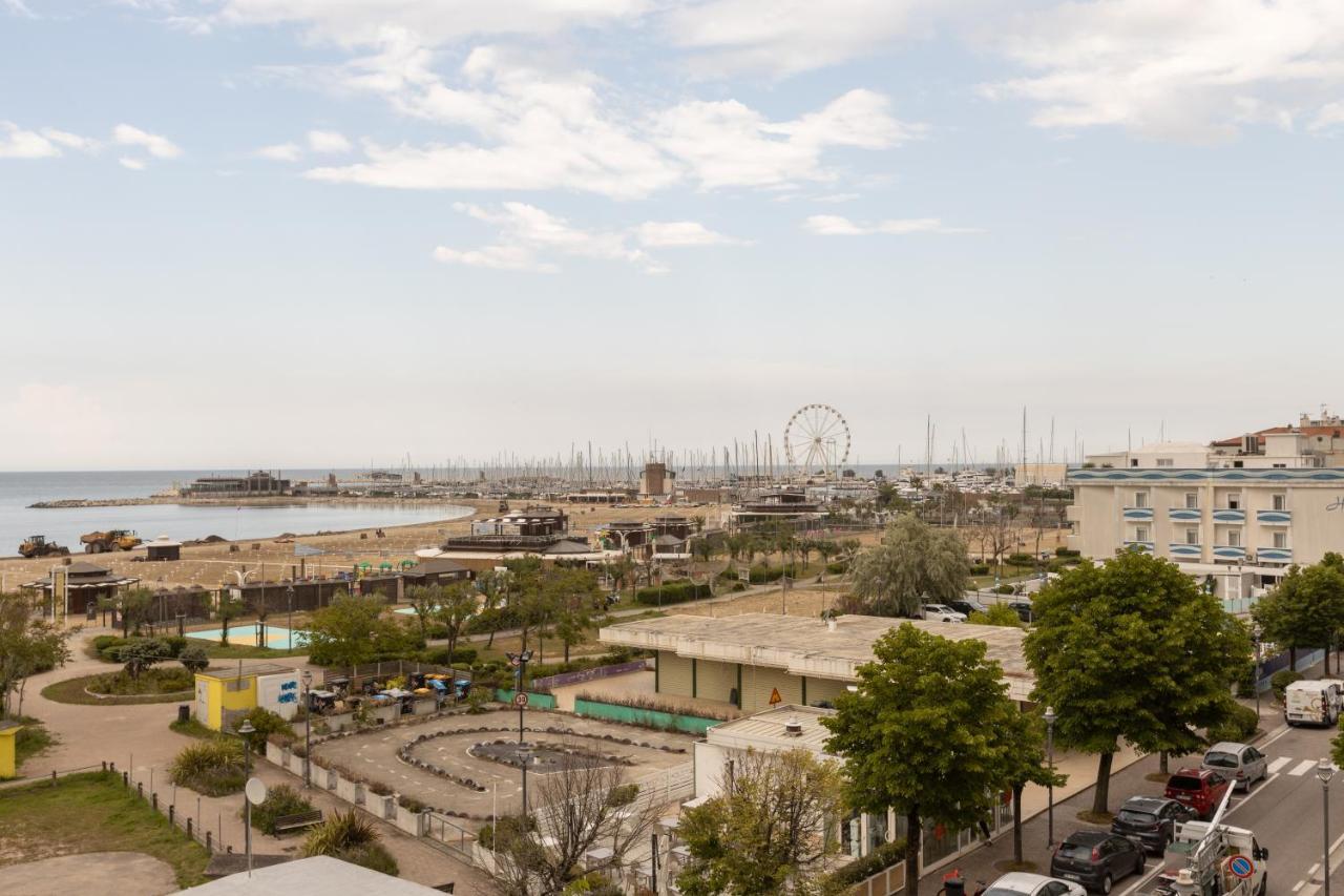 Hotel River Fronte Mare Con Piscina ريميني المظهر الخارجي الصورة