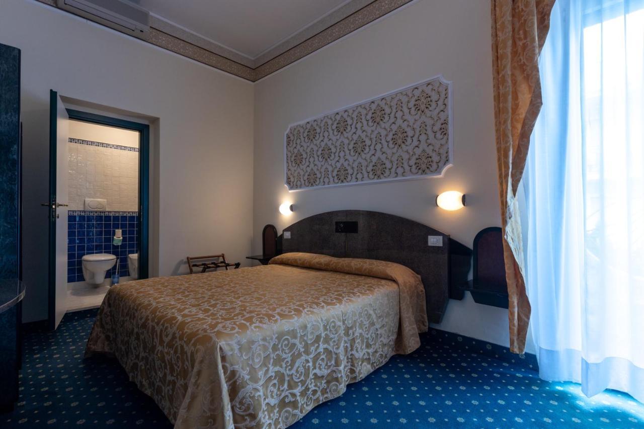 Hotel River Fronte Mare Con Piscina ريميني المظهر الخارجي الصورة