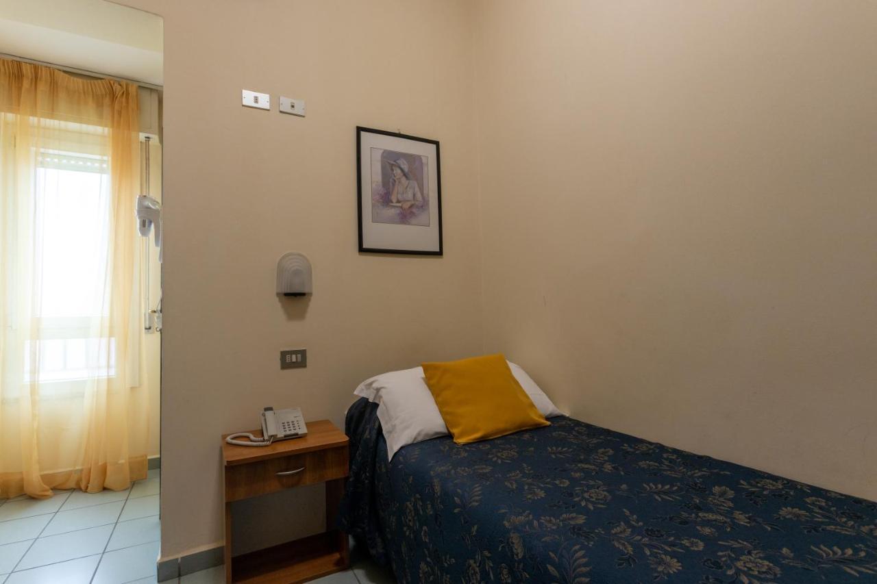 Hotel River Fronte Mare Con Piscina ريميني المظهر الخارجي الصورة