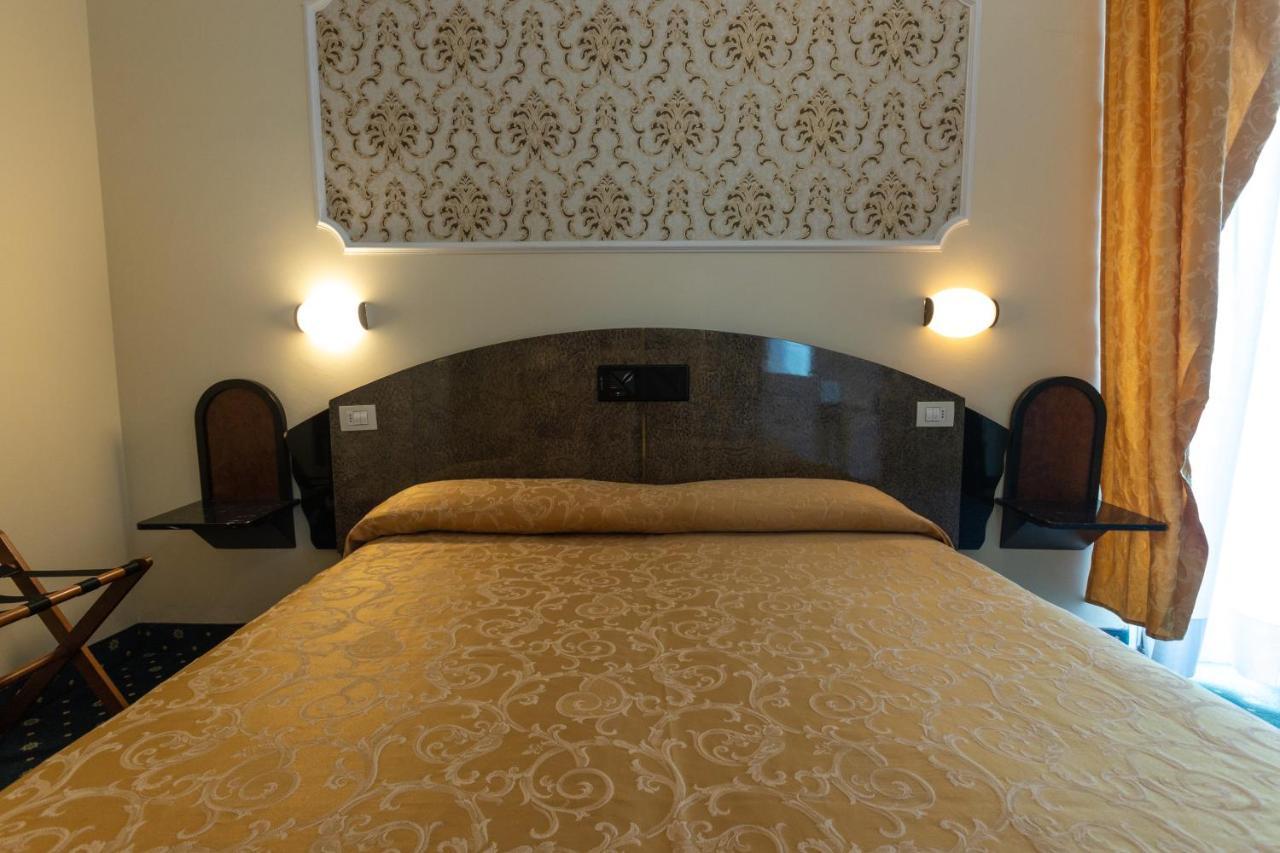 Hotel River Fronte Mare Con Piscina ريميني المظهر الخارجي الصورة