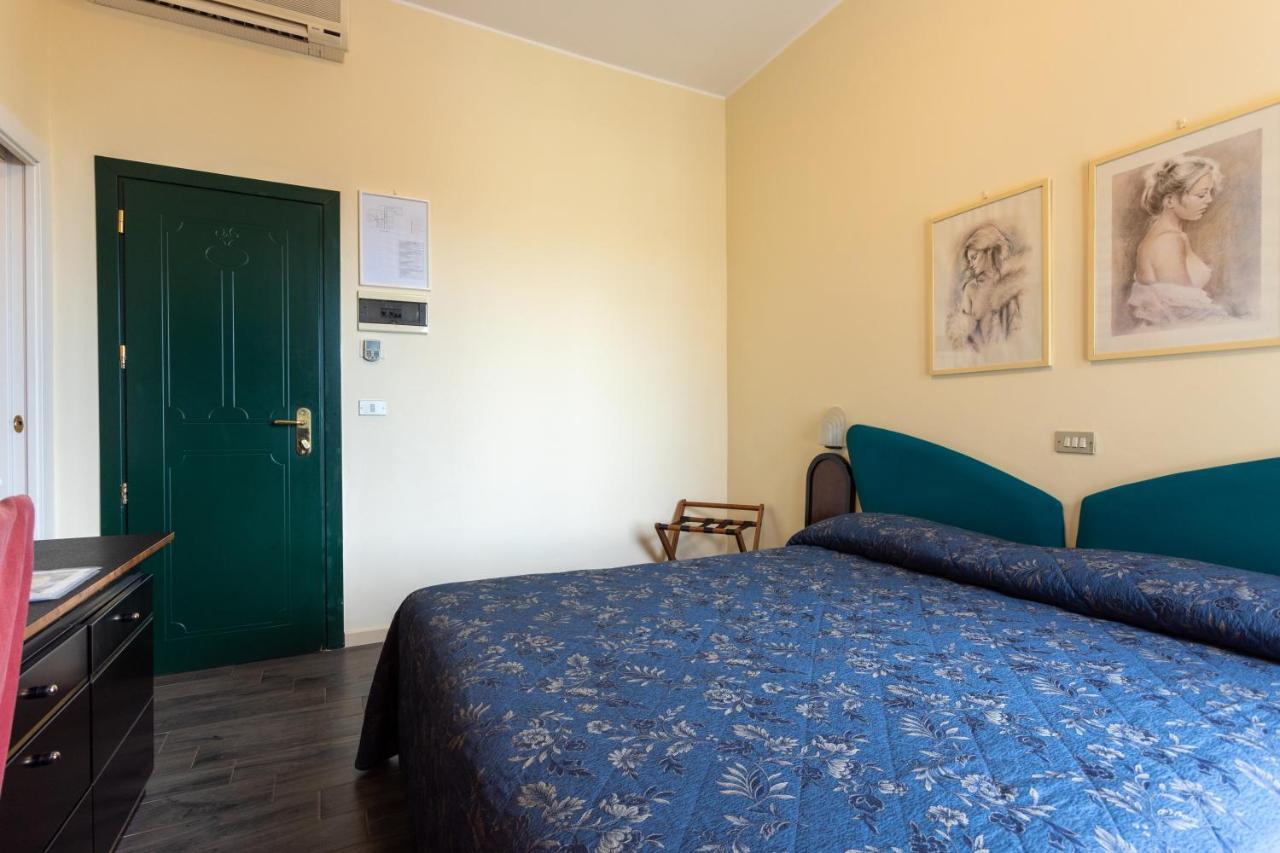 Hotel River Fronte Mare Con Piscina ريميني المظهر الخارجي الصورة