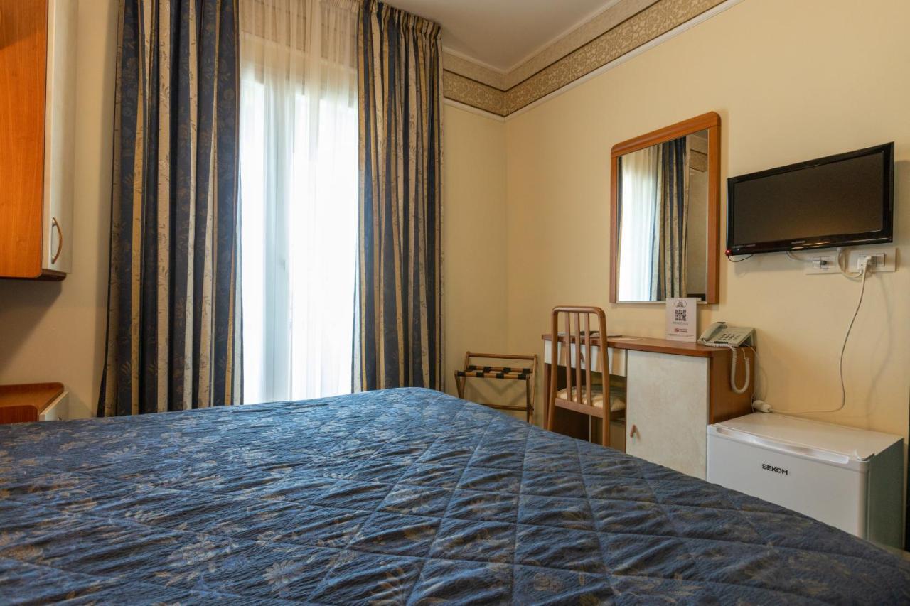 Hotel River Fronte Mare Con Piscina ريميني المظهر الخارجي الصورة
