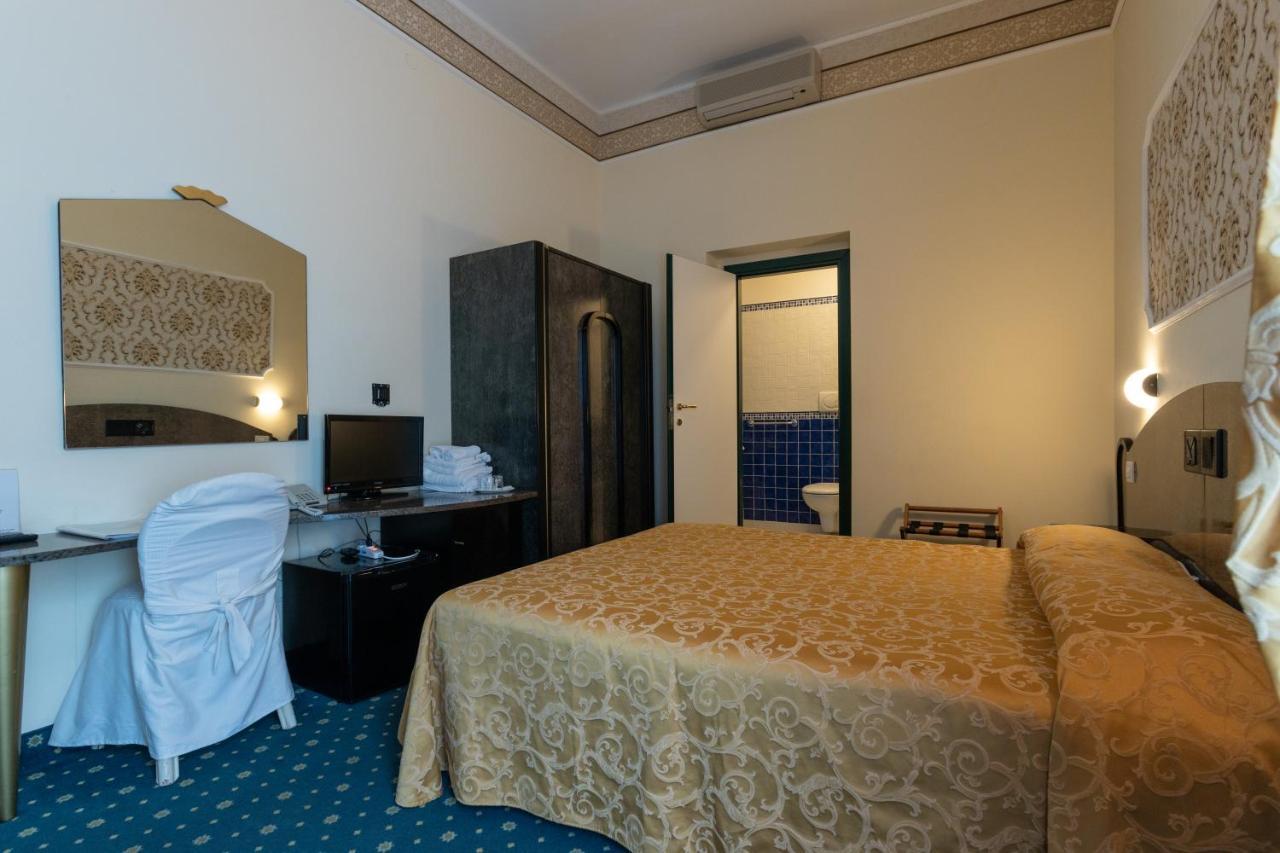 Hotel River Fronte Mare Con Piscina ريميني المظهر الخارجي الصورة