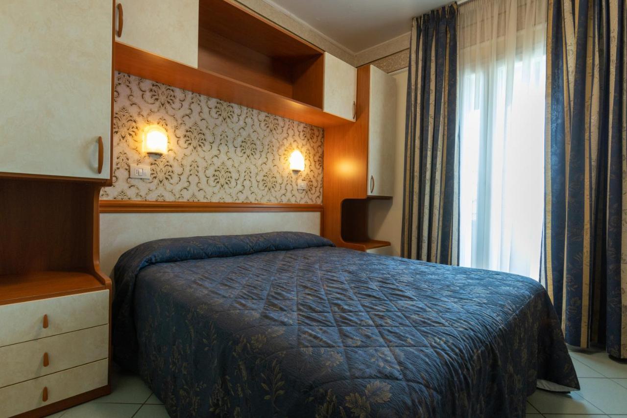 Hotel River Fronte Mare Con Piscina ريميني المظهر الخارجي الصورة