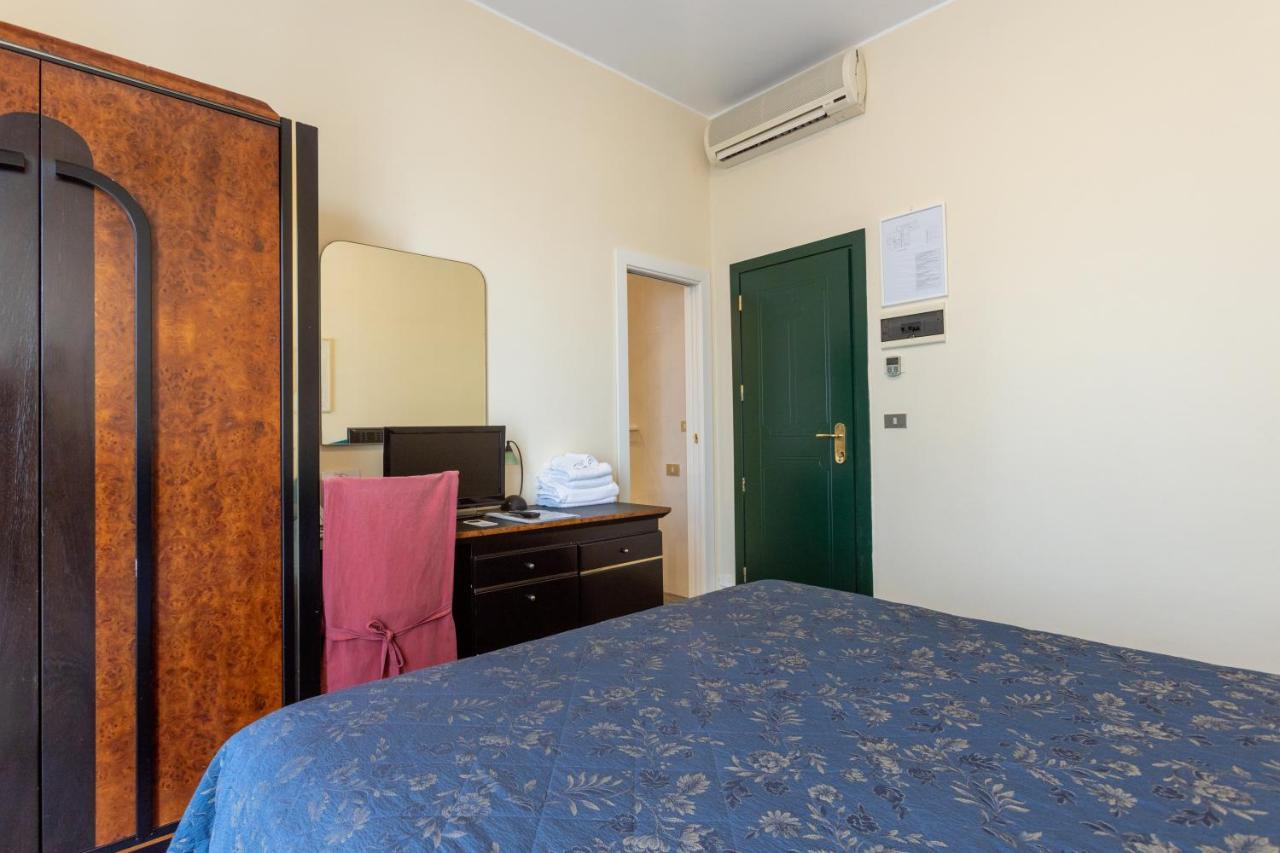 Hotel River Fronte Mare Con Piscina ريميني المظهر الخارجي الصورة