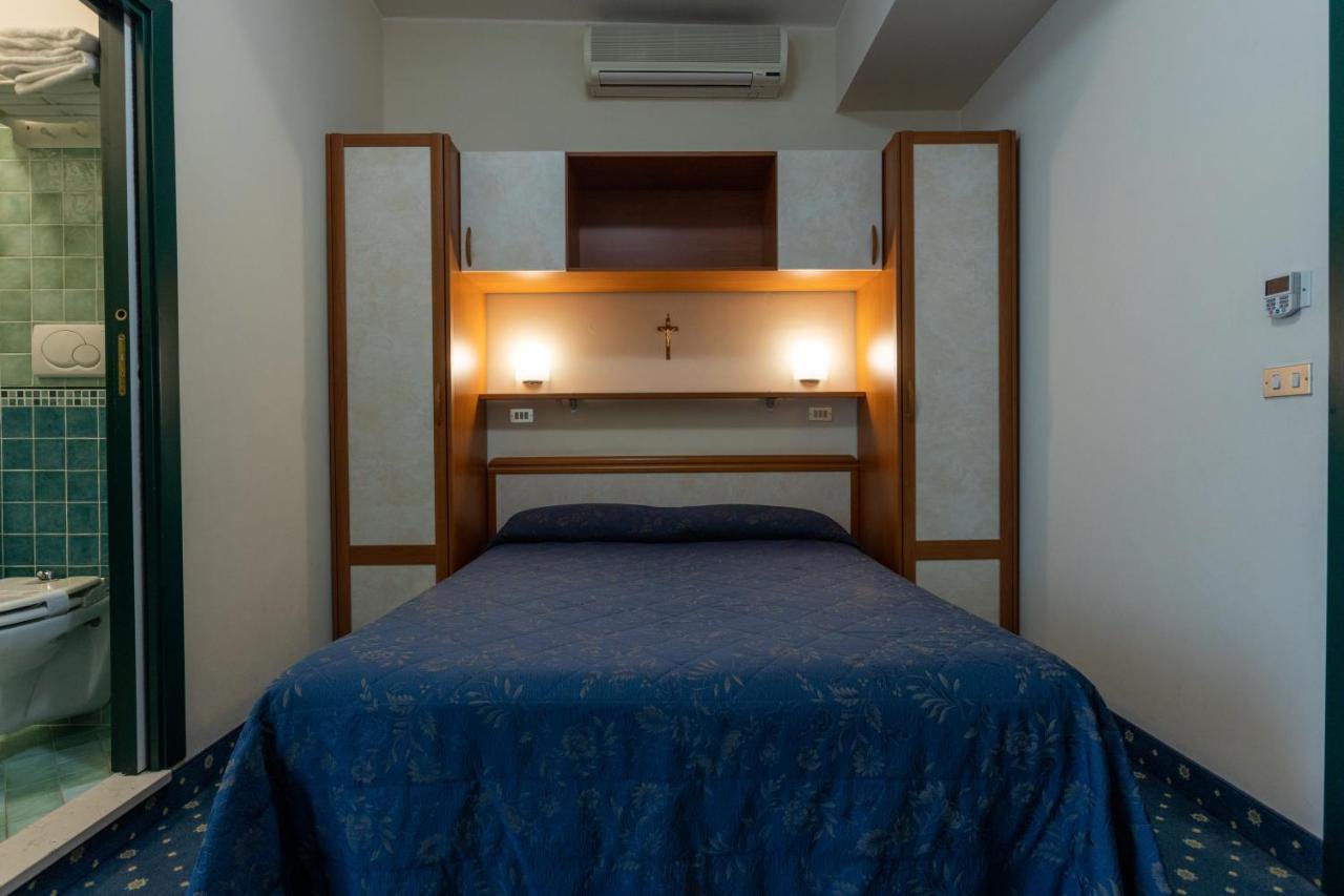 Hotel River Fronte Mare Con Piscina ريميني المظهر الخارجي الصورة