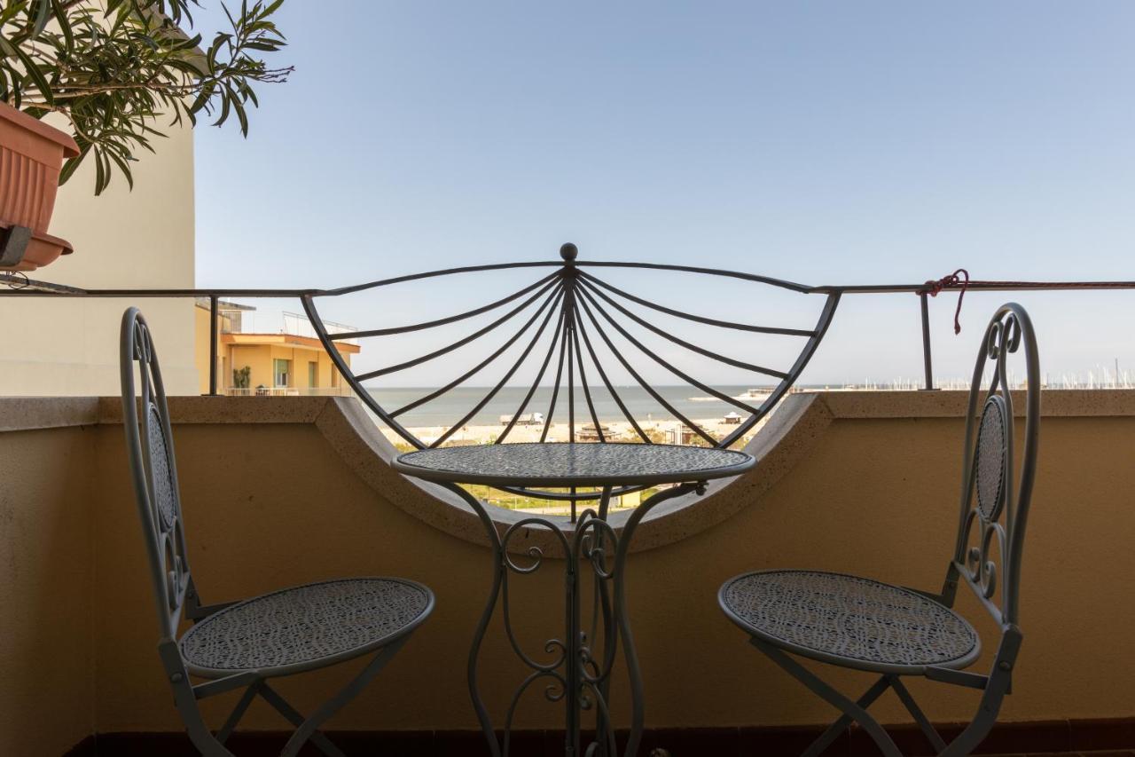 Hotel River Fronte Mare Con Piscina ريميني المظهر الخارجي الصورة